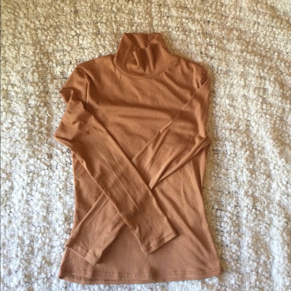 Solid Rib Knit High Neck Tee - Picture 4 of 4